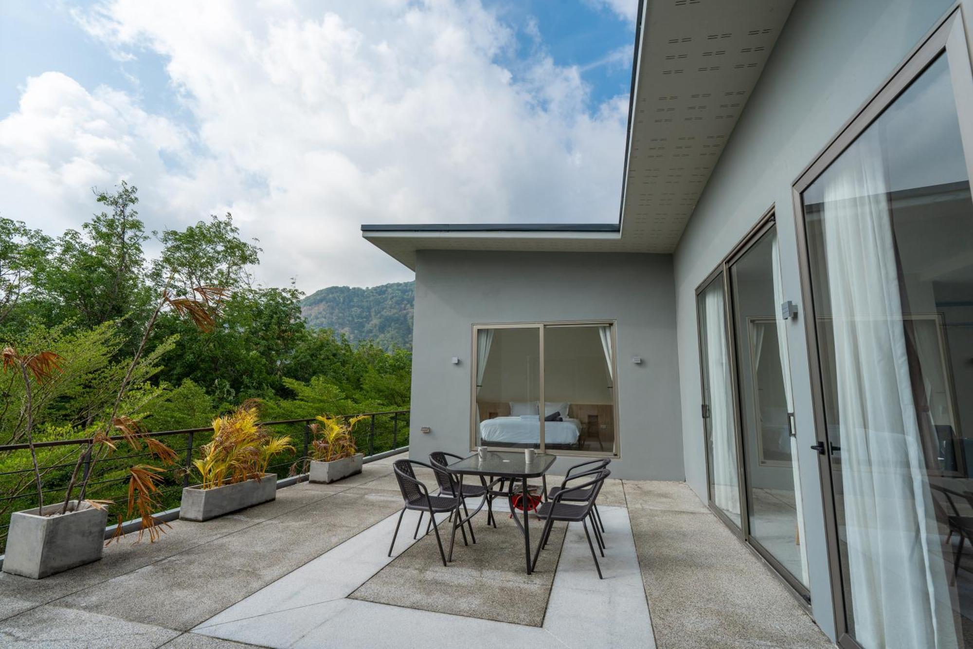 The Tree Seaview And Quiet Surrounded By Trees 75Smetre Apartment Kamala Beach Exterior photo